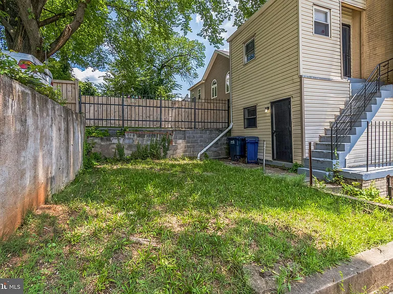 1608 W St SE — Photo 6