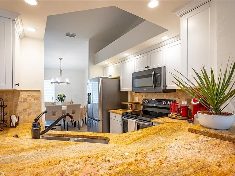 815 Gulf Pavilion Dr #203 — Photo 6