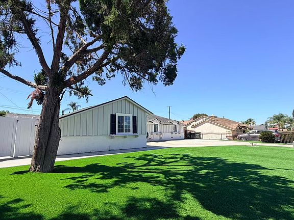 3rd image of 1704 E Vine Ave