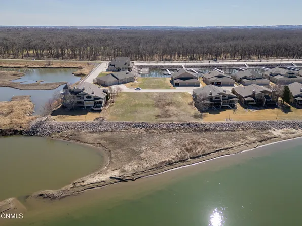 906/908 Southport Loop, Bismarck, ND 58504