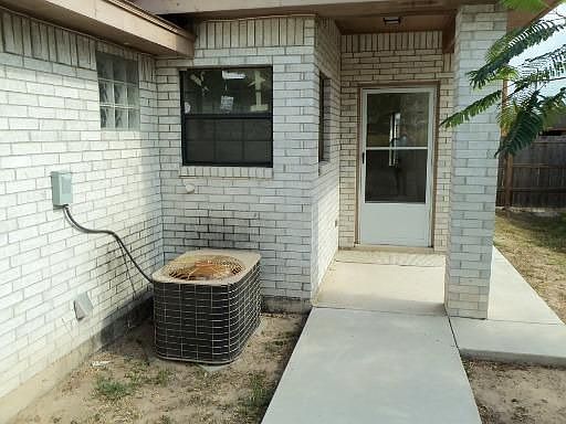 3rd image of 3015 N Cummings Ave