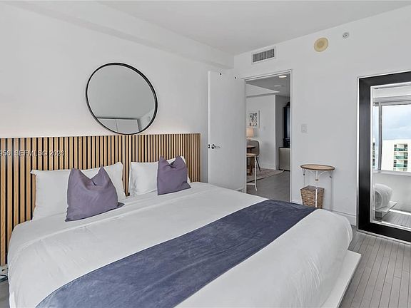 5th image of 1100 West Ave #427