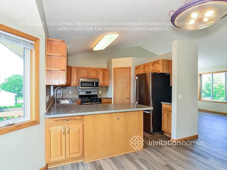 2243 Belfast St W — Photo 8