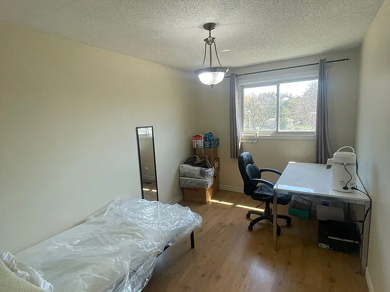126 Conroy Cres S — Photo 8