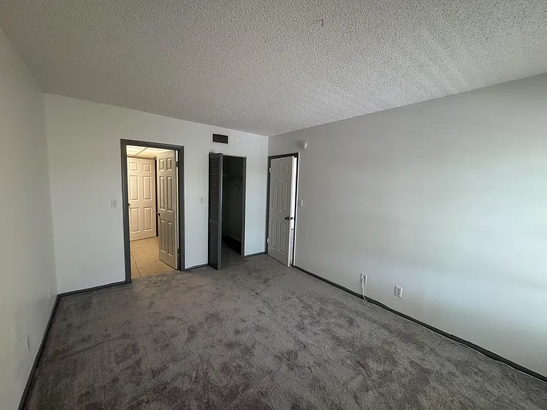 450 NW 20th St — Photo 17