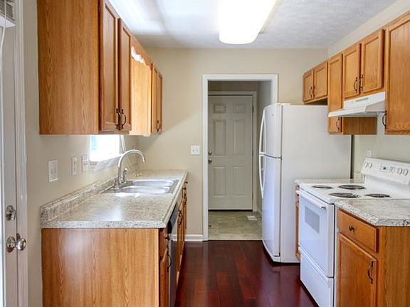 4th image of 17 Chelsea Dr