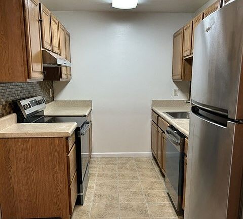 3rd image of 1254 Hanson Ave