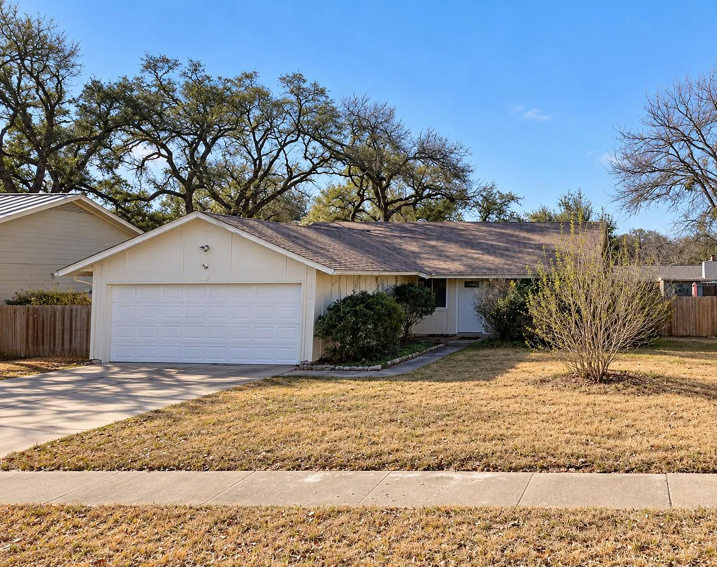 3 bed, 2.0 bath, 1200 sqft, $2,100 — Photo 1