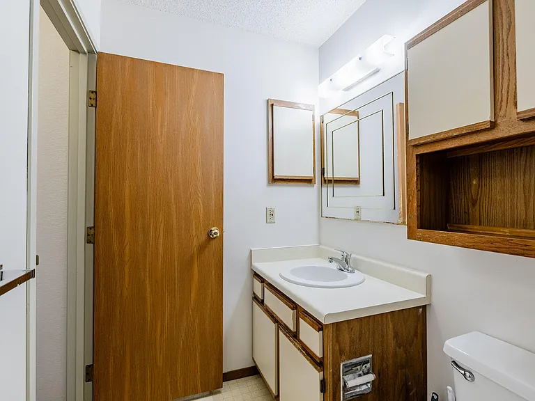 Cambridge Apartments — Photo 22