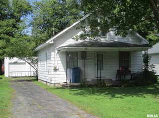 907 N Commercial St, Benton, IL 62812