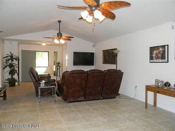 5th image of 1311 Saint Andrews Dr