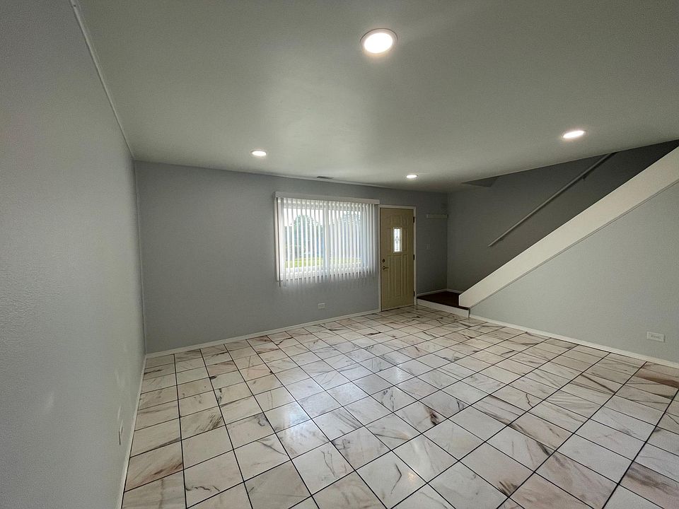 1st image of 2624 Woodview Ct #2624