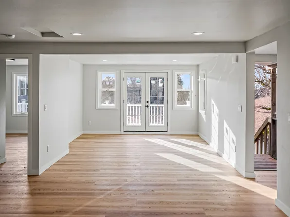 7124 44th Ave SW, Seattle, WA 98136