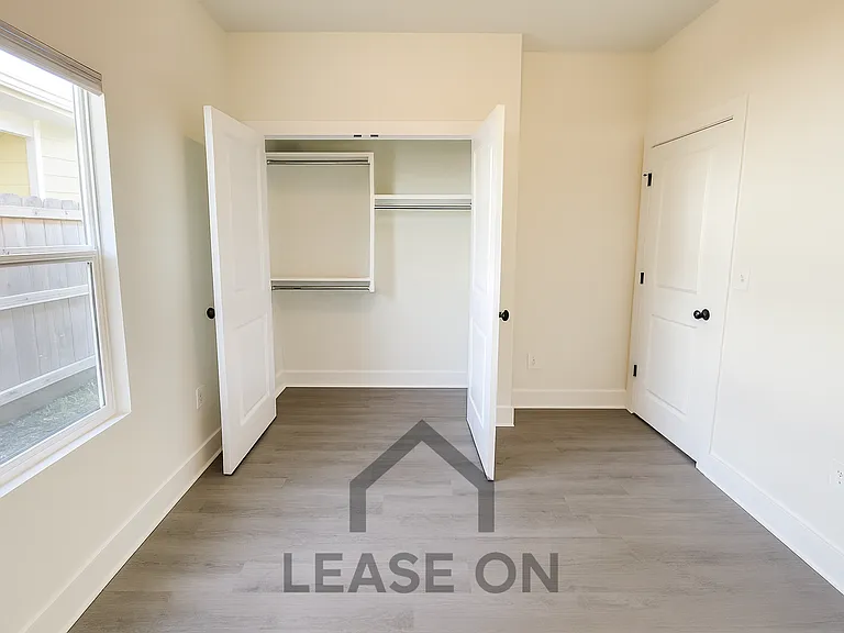 11621 E Harry Ct — Photo 3