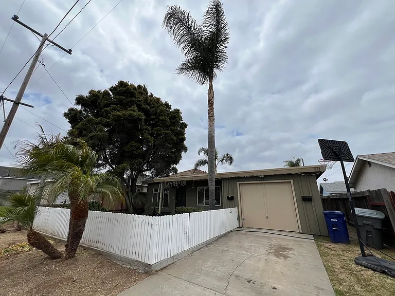 981 Calla Ave — Photo 1