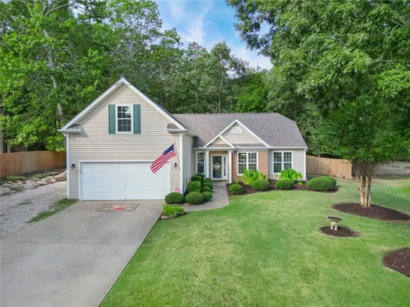 121 Largess Ln, Piedmont, SC 29673
