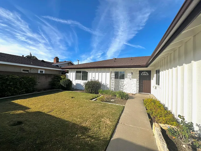 18371 Tamarind St — Photo 4