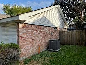 7411 Creekfield Dr — Photo 16