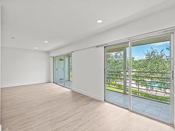 5th image of 204 Mansfield E #204