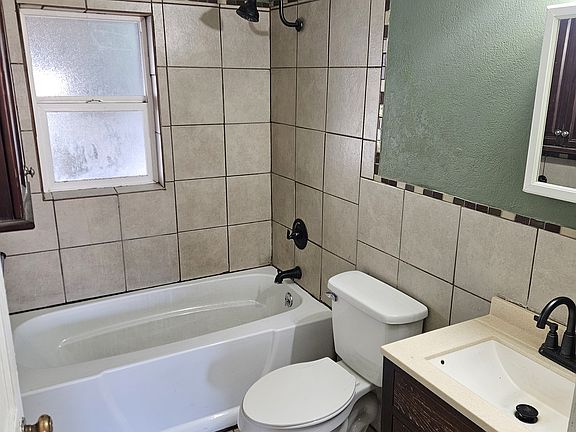 5th image of 2725 Morris Ave