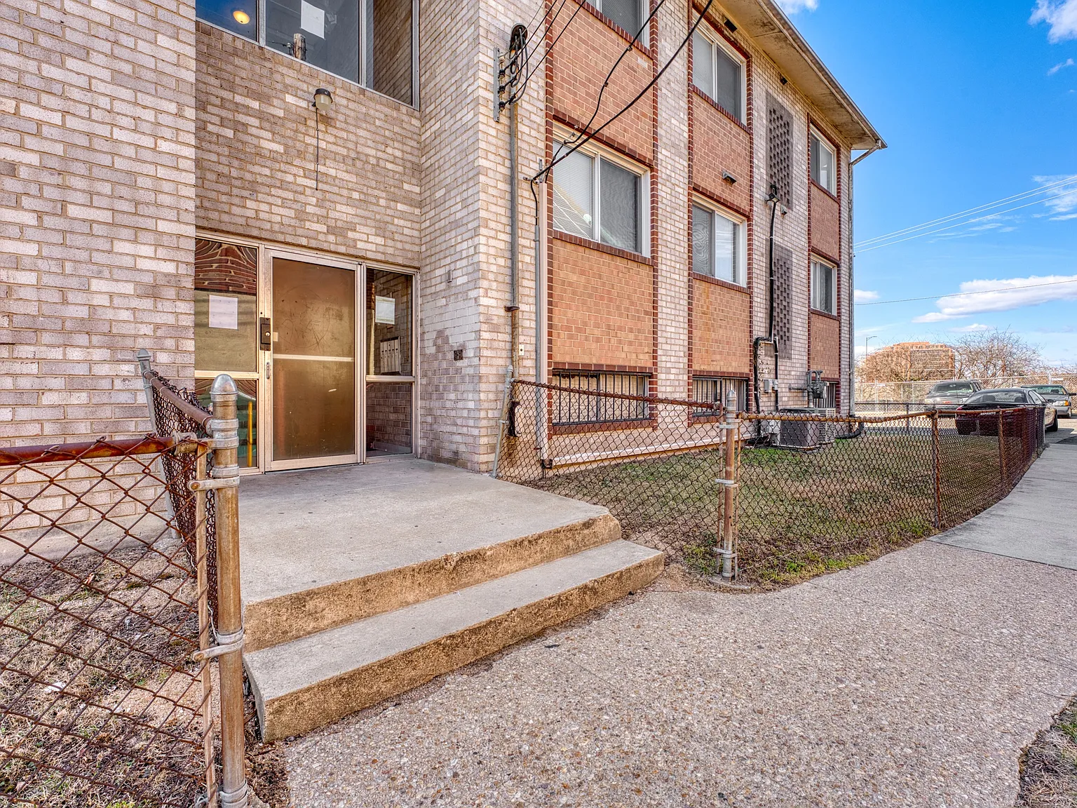 2 bed, 775 sqft, $1,225 — Photo 1