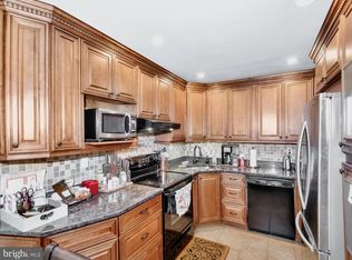 21 Macintosh Rd, Levittown, PA 19056