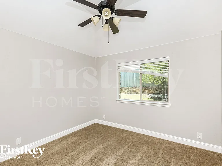 964 Tara Dr — Photo 13