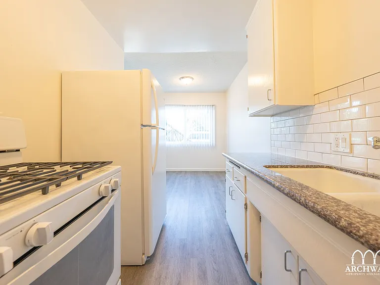 2320 Virginia Ave #3 — Photo 8