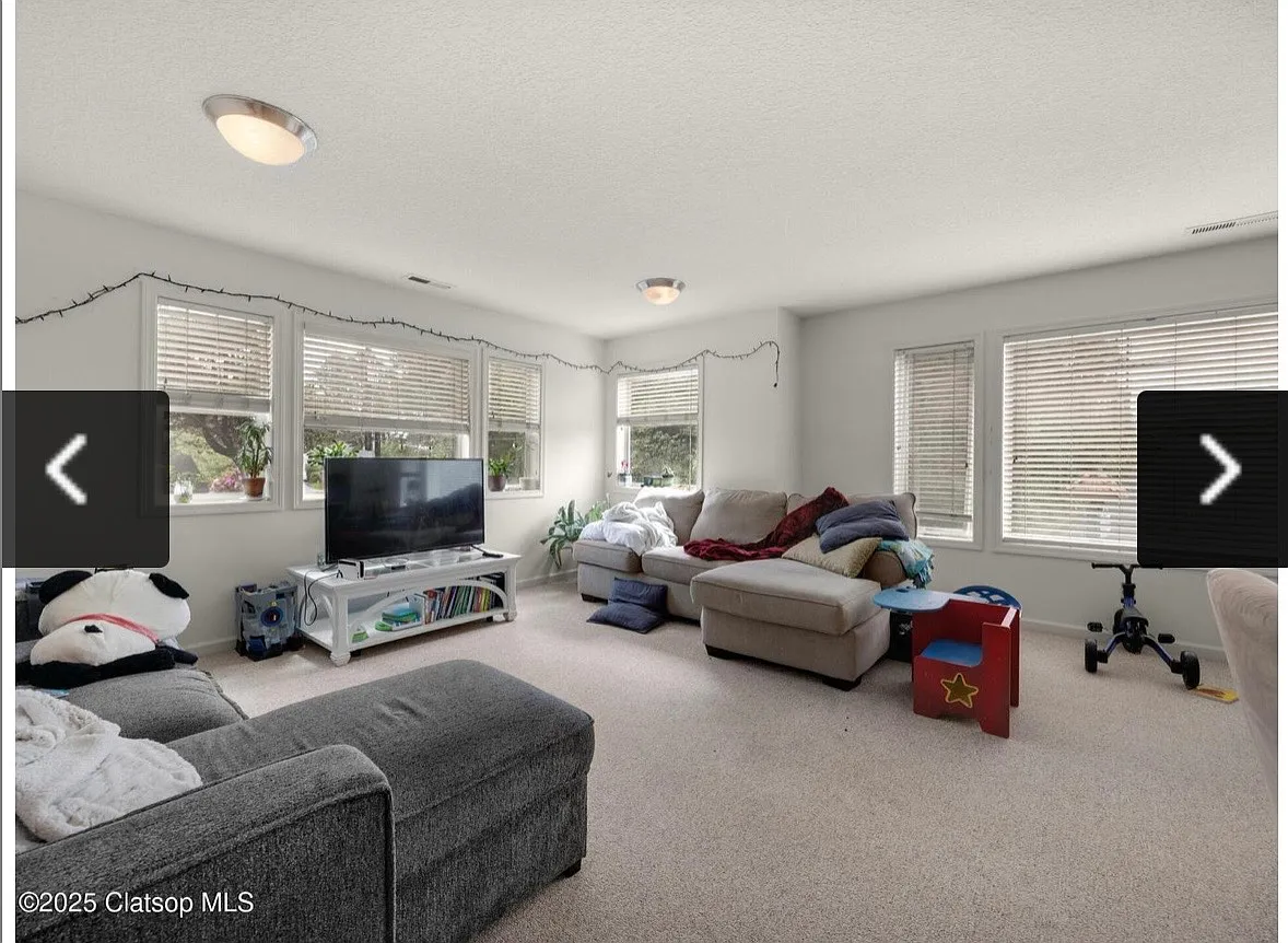 Building Photo - 107 Sunset Blvd #201