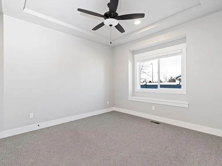 1925 N Rockdale Ave — Photo 10