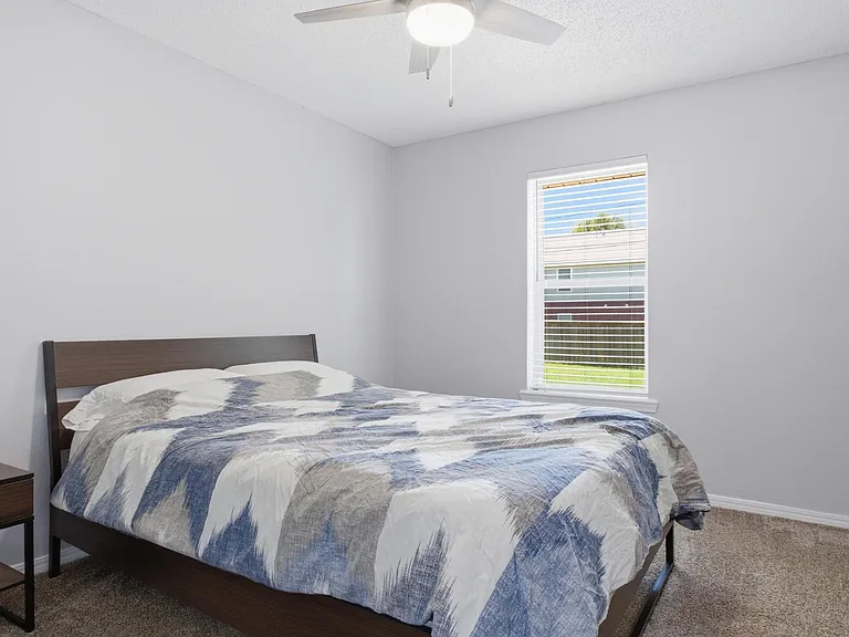 5526 Russell Dr — Photo 8