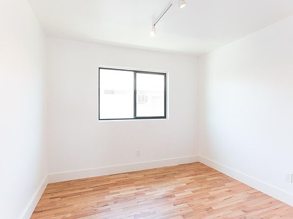 5th image of 252 S Avenue 18 APT 2