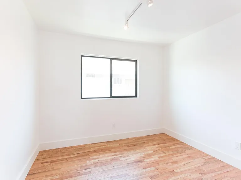 252 S Avenue 18 #2 — Photo 5