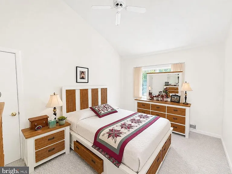 970 Lake Heritage Dr — Photo 15