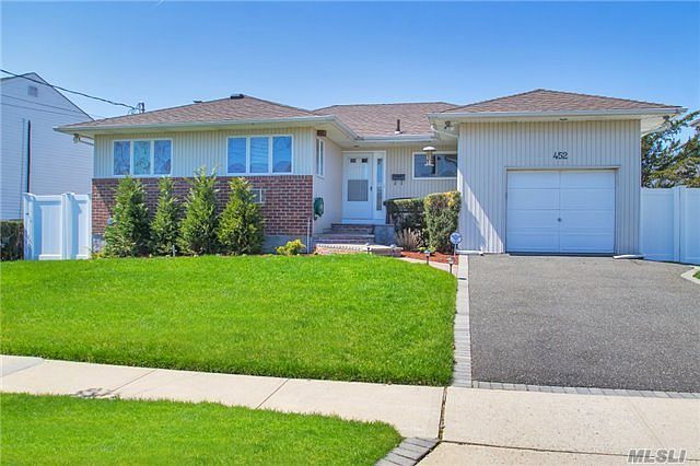 1st image of 452 Bunker Dr