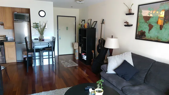 Rented by Cezanne Outlet LLC | media 17