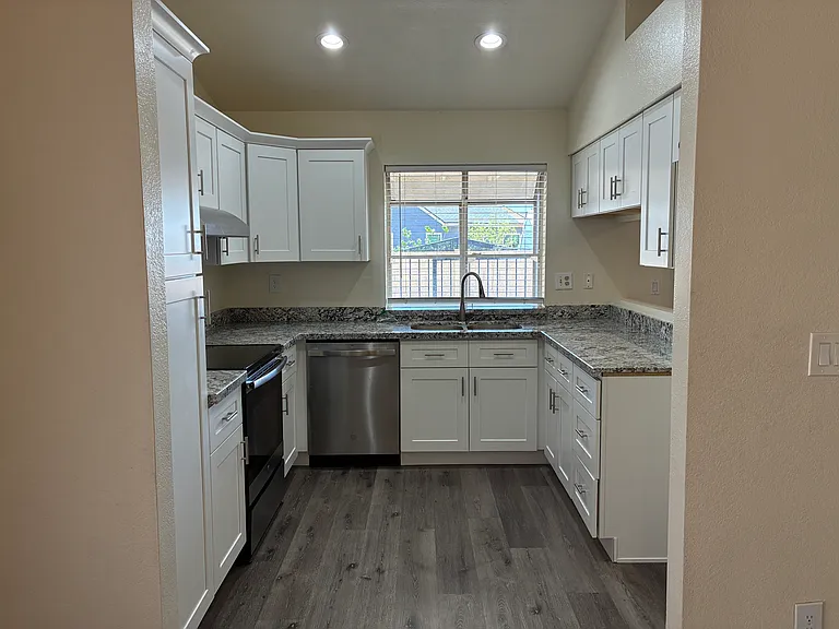 5637 W Yucca St — Photo 9