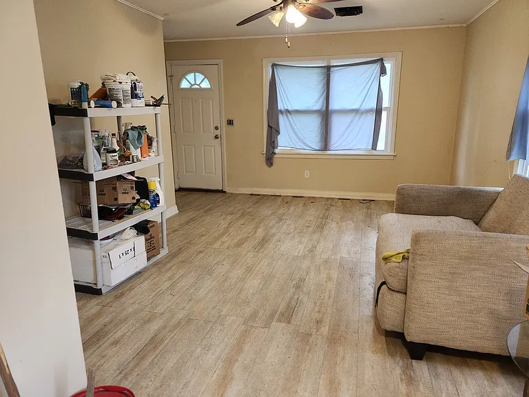 1200 N Harvard Ave #B — Photo 2