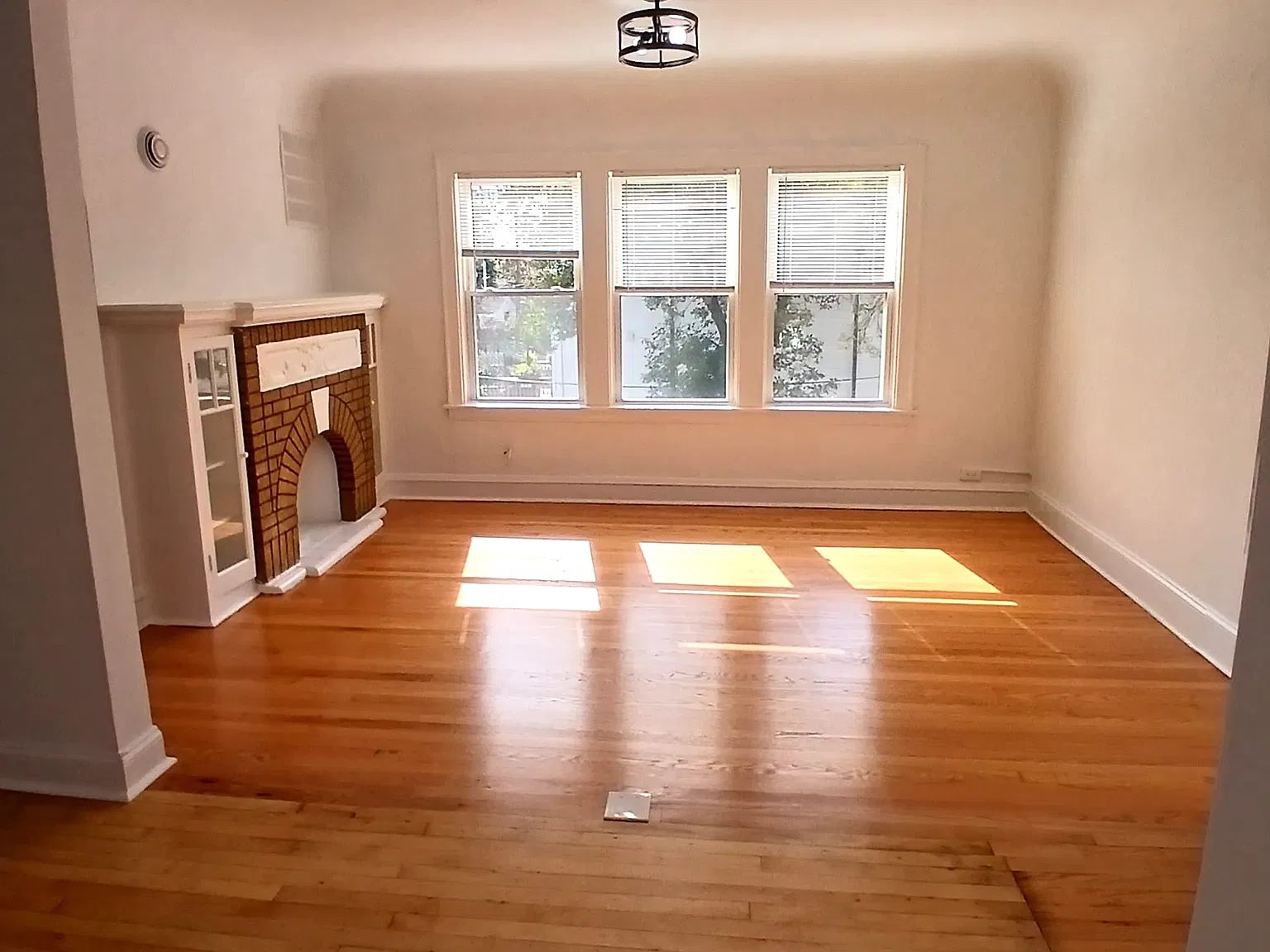 6452 W Dickens Ave - 2W — Photo 4