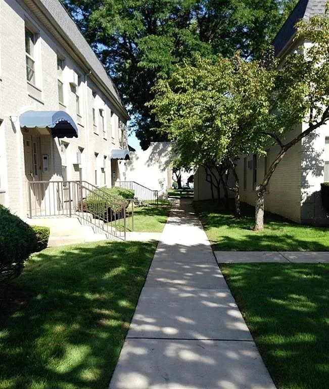 Hidden Pines Apartments — Photo 1