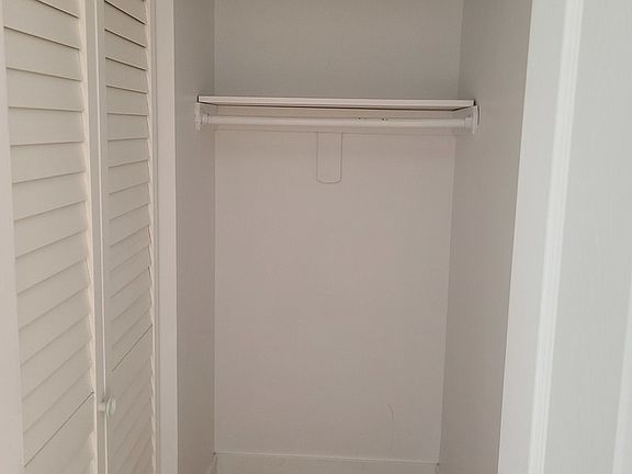 3rd image of 824 W Cuyler Ave APT 322