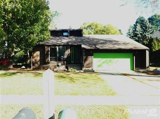 323 Sunset Dr, Flushing, MI