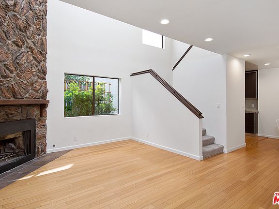 2nd image of 535 1/2 Venice Blvd