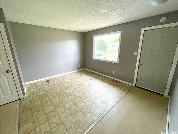3rd image of 332 33rd St W