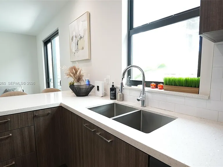 211 SE 4th St #3 — Photo 17