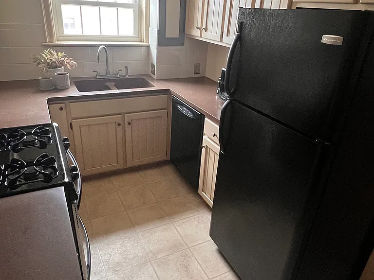 131 S 39th St #16 — Photo 13