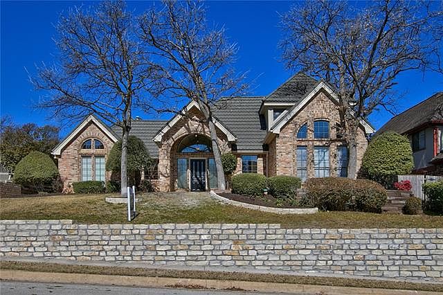 1st image of 825 Shady Lake Dr