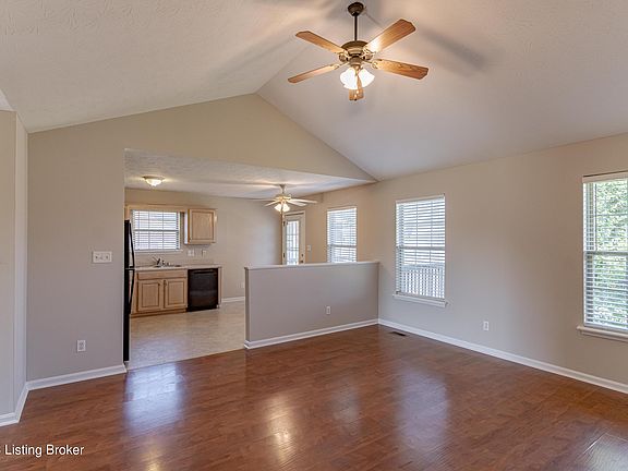 5th image of 386 Fairway Dr