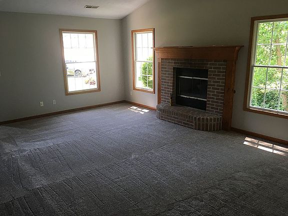 Living Room w/gas fireplace