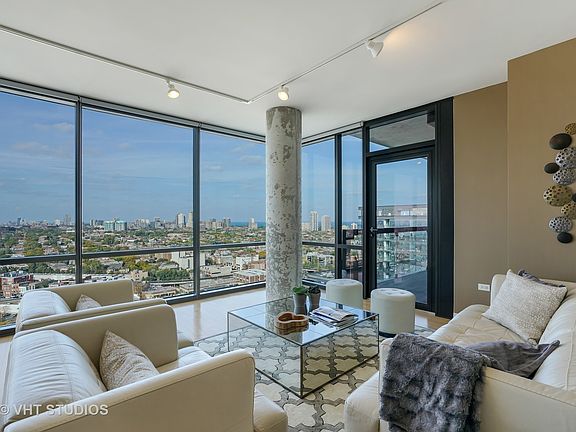 2nd image of 860 W Blackhawk St #2304
